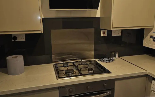 Cardiff City Apartment - Modern & Cozy