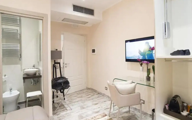 Colonna 18 Apartment by Ghor