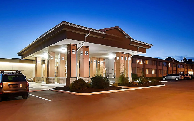 Ramada by Wyndham East Syracuse Carrier Circle
