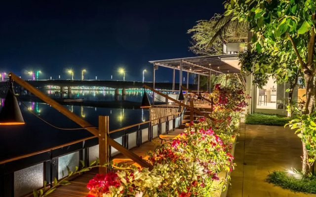 The B Resort