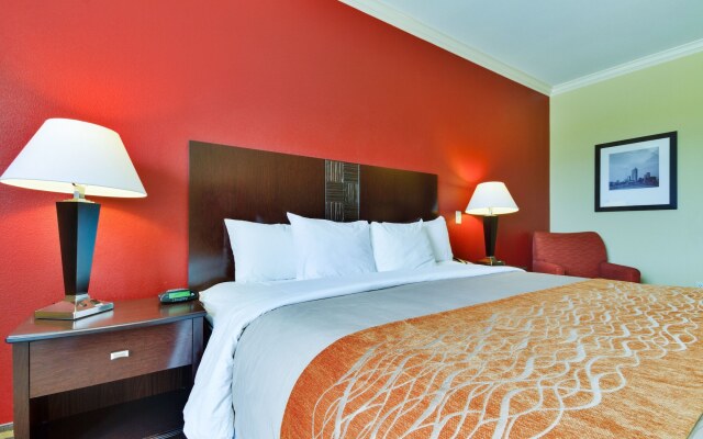 Comfort Inn & Suites Fort Worth - Fossil Creek