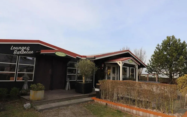 Beautiful Chalet Between Golf Course and Beach