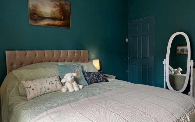 Robin’S Hollow: 2Bd Home Near Wrexham Afc
