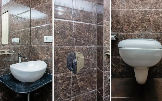 Hotel Volga Plaza (Near Colaba Causeway)