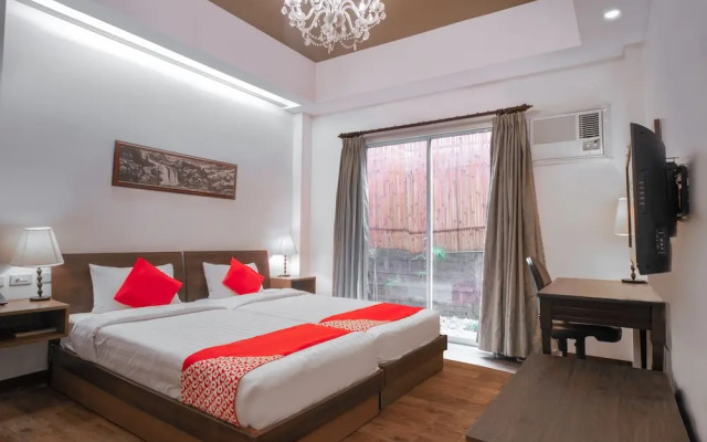 OYO 579 Anisabel Suites