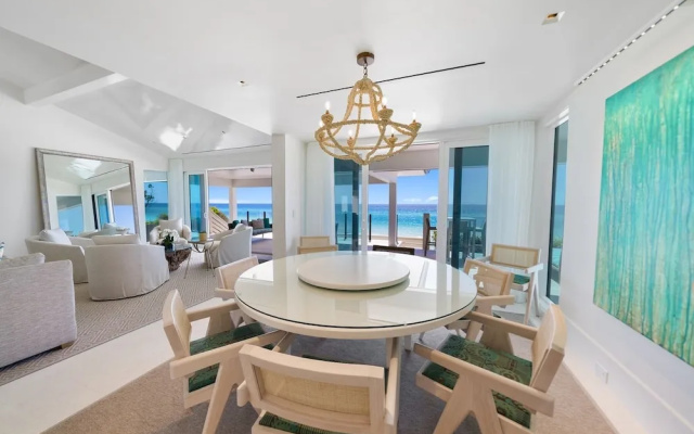 Dream On 4 Bedroom Home by RedAwning