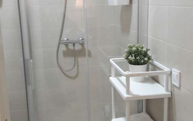 Perla V | 5  Pax | First Line | 2254-AW