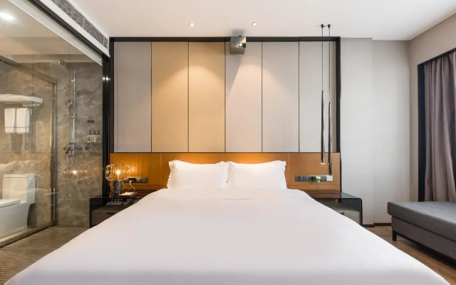 Paco Hotel (Guangzhouta Datang Metro Station)