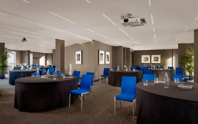 Montcalm East, Autograph Collection