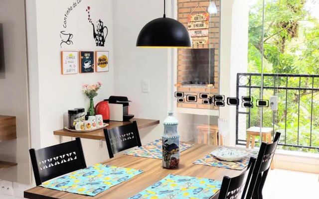 Apto Centro Ubatuba com Varanda Gourmet, Suíte e Piscina