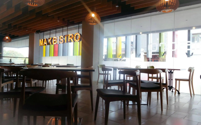 MaxOne Hotels at Pemuda