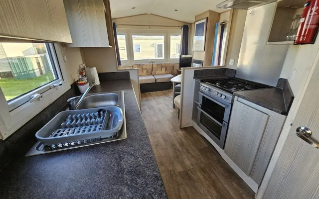 2 Bed Caravan Leanne Centeal Heated