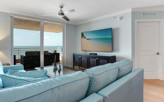 Beachfront Condo With 180-degree Views and Pool