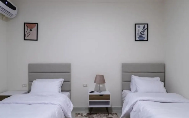 Settle Inn South 90 Apartments