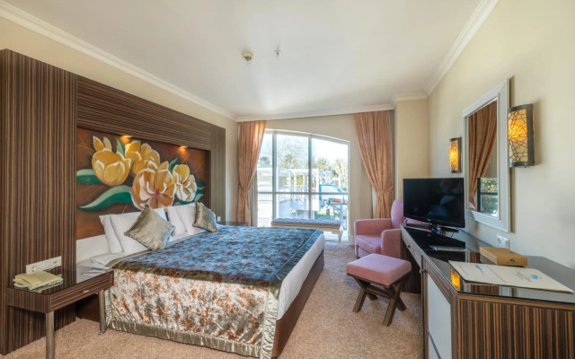 Crystal De Luxe Resort & Spa – All Inclusive