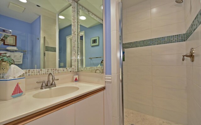 Harbor Villa Club 205