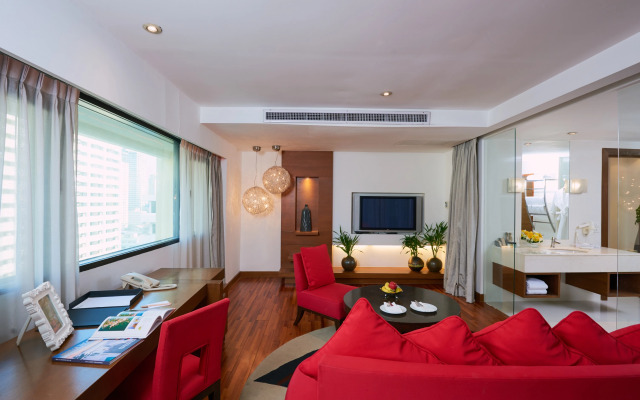 Narai Hotel (SHA Extra Plus)