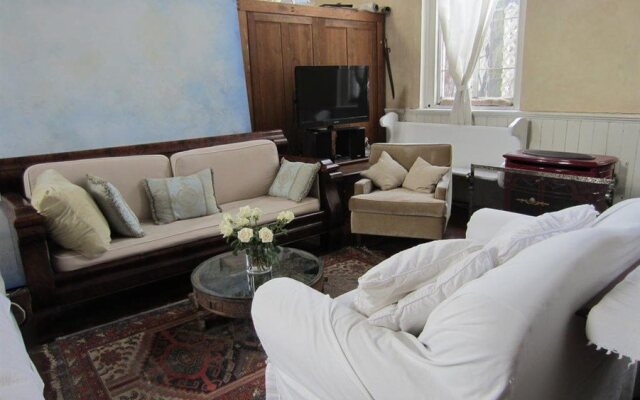 Church Des Artistes Guest House