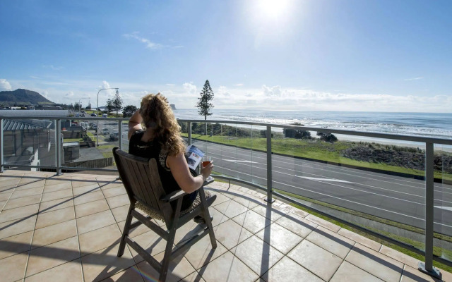 The Reef Beachfront Apartments