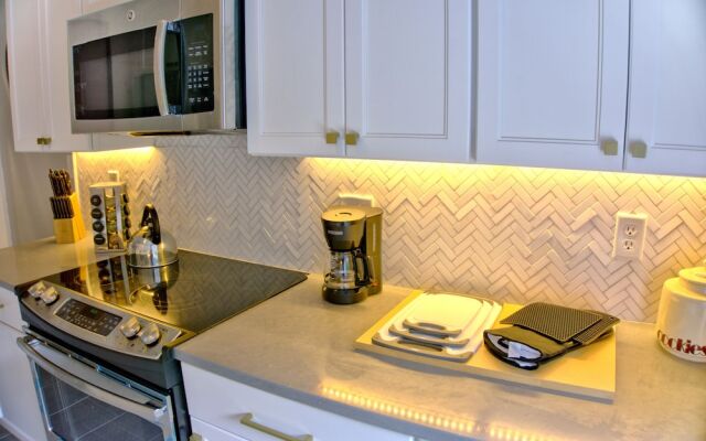 Renovated 2BR Savannah Home