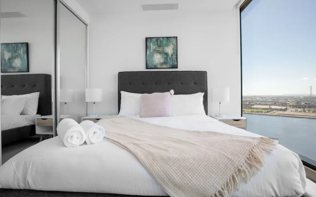 Central Melbourne 2br2bt APT on Collins St+parking