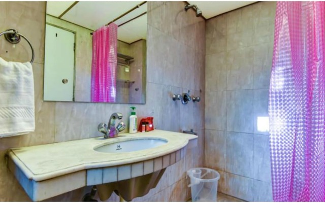 OYO 2080 Apartment near Juhu Beach