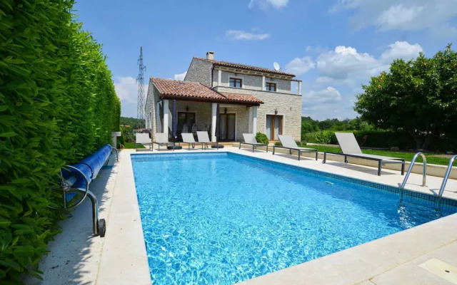 Sophisticated and Chic Villa With Pool