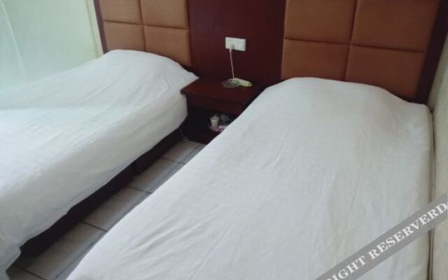 Yaxin Hotel (Xi'an Jixiang Village)