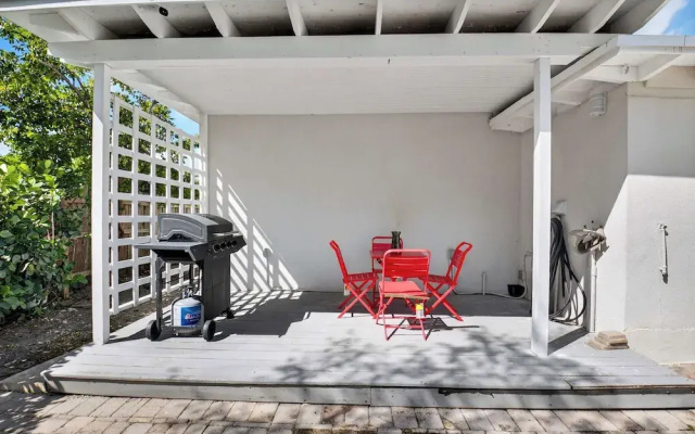 Delray Daydream, Home for 8