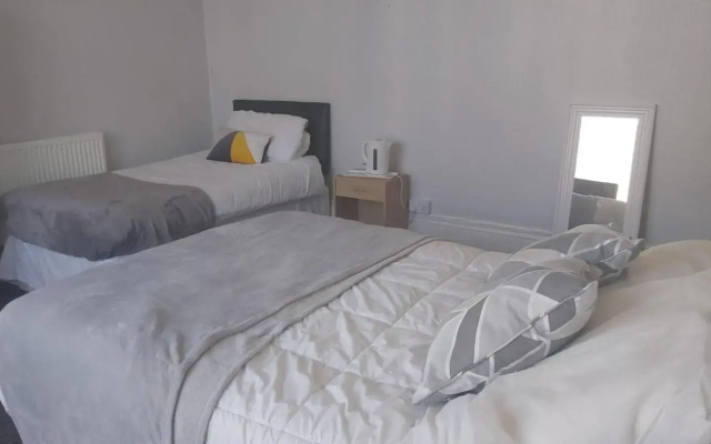OYO Tudor Lodge - Redcar Beach