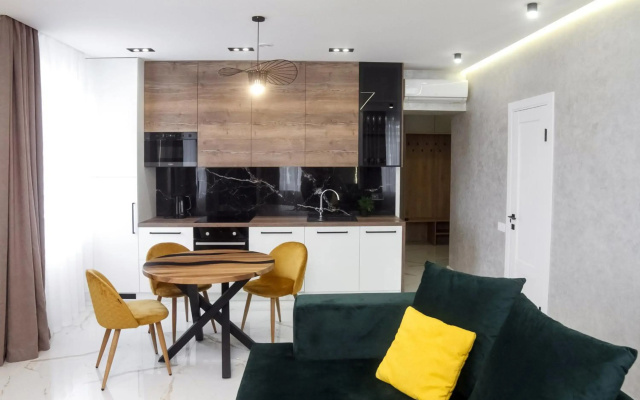 Close to main square, big living room and kitchen 2 saparate rooms