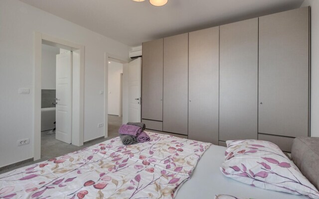 Nice Apartment in Kostrena With 3 Bedrooms and Wifi