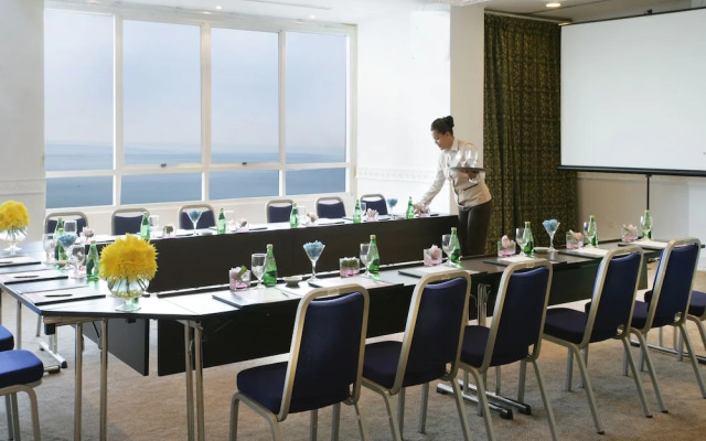 Landmark Suites Hotel