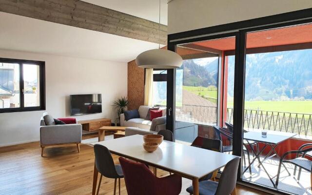 3,5 Zimmer Dachwohnung: Modern, komfortabel, zentral, mit Bergsicht