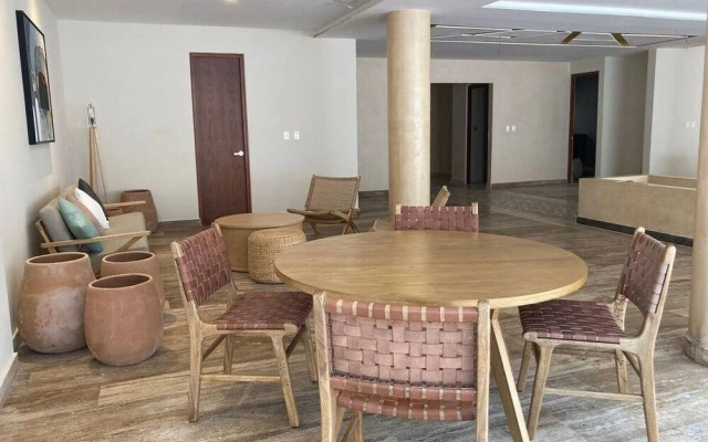 2 Br, Spacious, Great Located, Top Lx Amenities