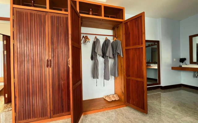 Cheata Residence