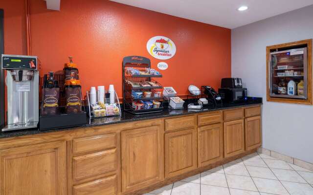 Super 8 by Wyndham Mattoon