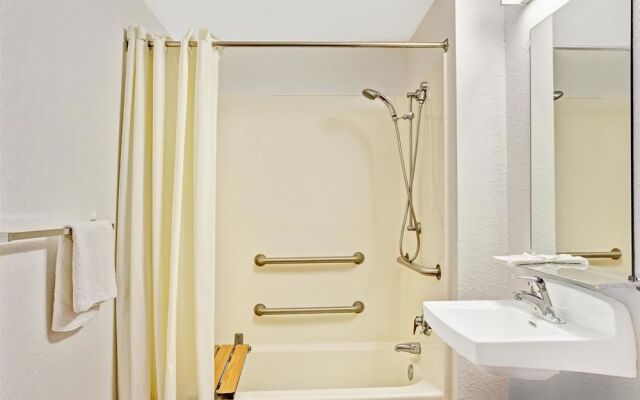 Days Inn by Wyndham Jacksonville Baymeadows