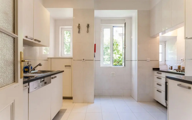 ALTIDO Lovely 3BR Apt w/ workspace, nearby Botanical Garden of Lisbon