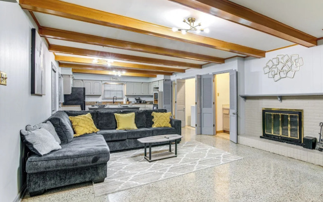 Walk to Graceland: Spacious Memphis Home!