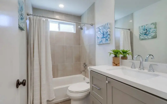 Gorgeous Upgraded 5 Bedroom & 3 Bath Home with pool