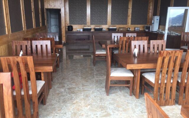 Ahr Hotel Radha Residency