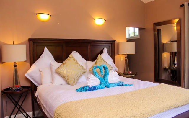 Rock Point Villas Vacations Rentals Sandy Bay, Roatan, Honduras.c.a