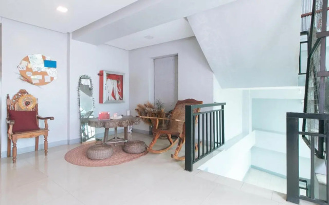 Budget Backpackers Transient House Near Naia by RedDoorz
