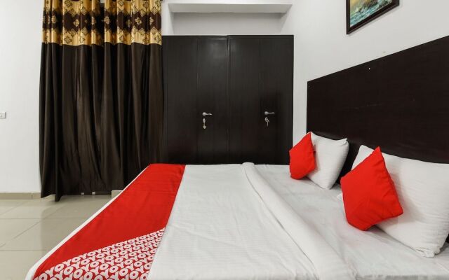 OYO 13025 Petals Inn