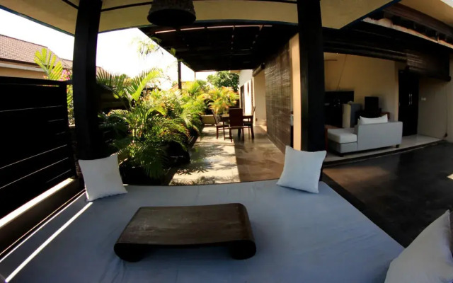 Alam Warna Villas & Apartment