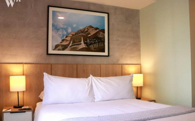 Monochromatic 1BR in Lovely Barranco