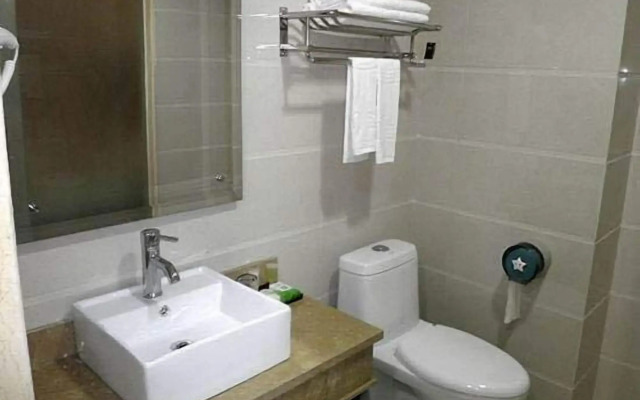 Huayun Business Hotel