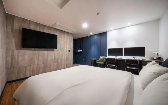 Goyang (Jugyo) Stay Bishop Hotel