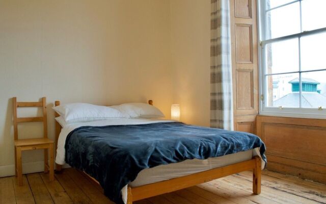 Flat In Stockbridge